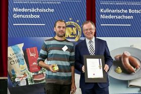 Heidehonig: Kulinarischer Botschafter 2014 mit Ministerpräsident Stephan Weil  